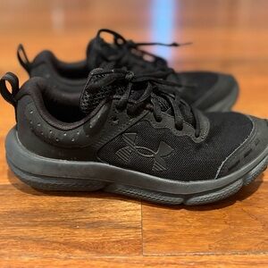 4Y Under Armour Sneakers